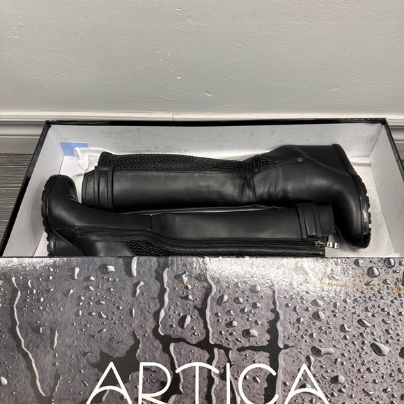 Artica Black Knee-High Wedge Boots - Picture 3 of 3